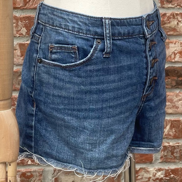 Universal Thread distressed blue jean shorts / size 2/26 / Excellent condition - Picture 3 of 16